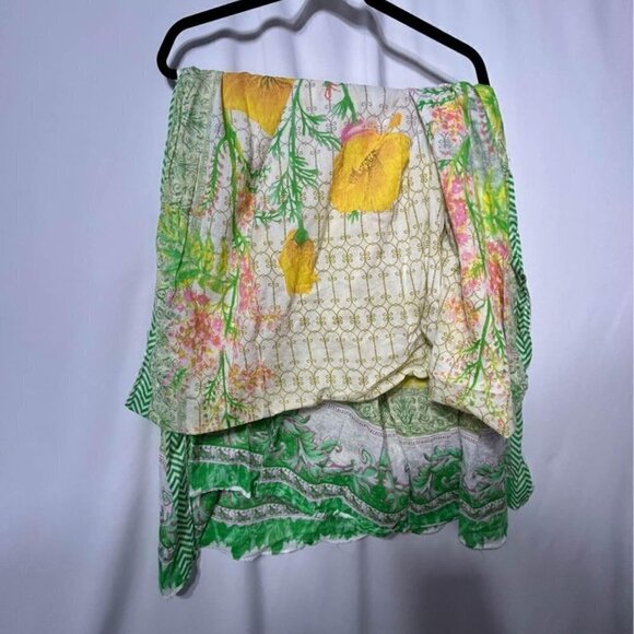 Woman’s floral oversized scarf/sarong. Gorgeous colours!! - Picture 4 of 8
